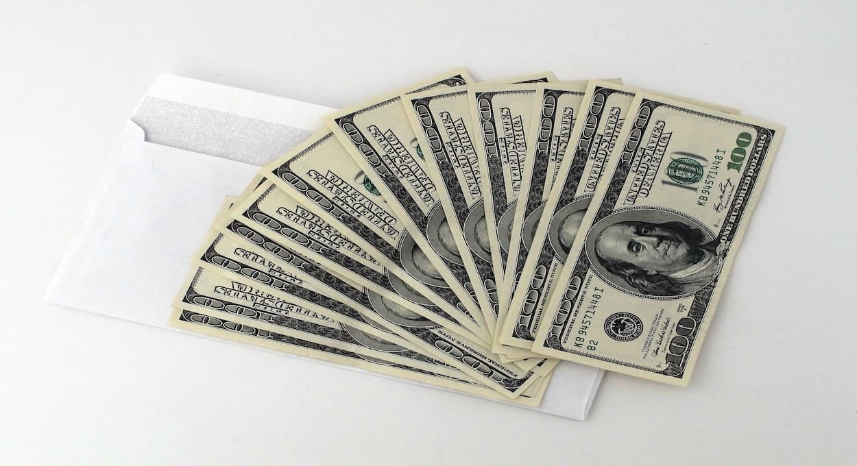 Cover Image for Is Investing Worth It? Why You Should Start Now to Build Wealth