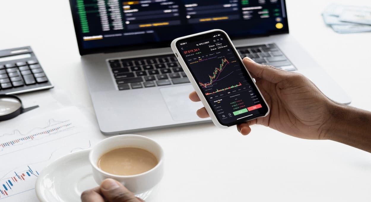 Cover Image for What Makes Stocks Go Up & Down?